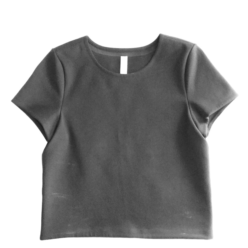 Lululemon cropped Cool Comfort Tee.